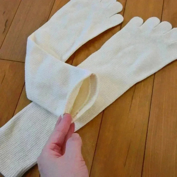 FREE IN BUNDLE    One Pair of Non Slip Socks - Picture 5 of 6